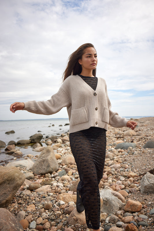 Maja - ribbstickad kofta i återvunnen cashmere - Beige