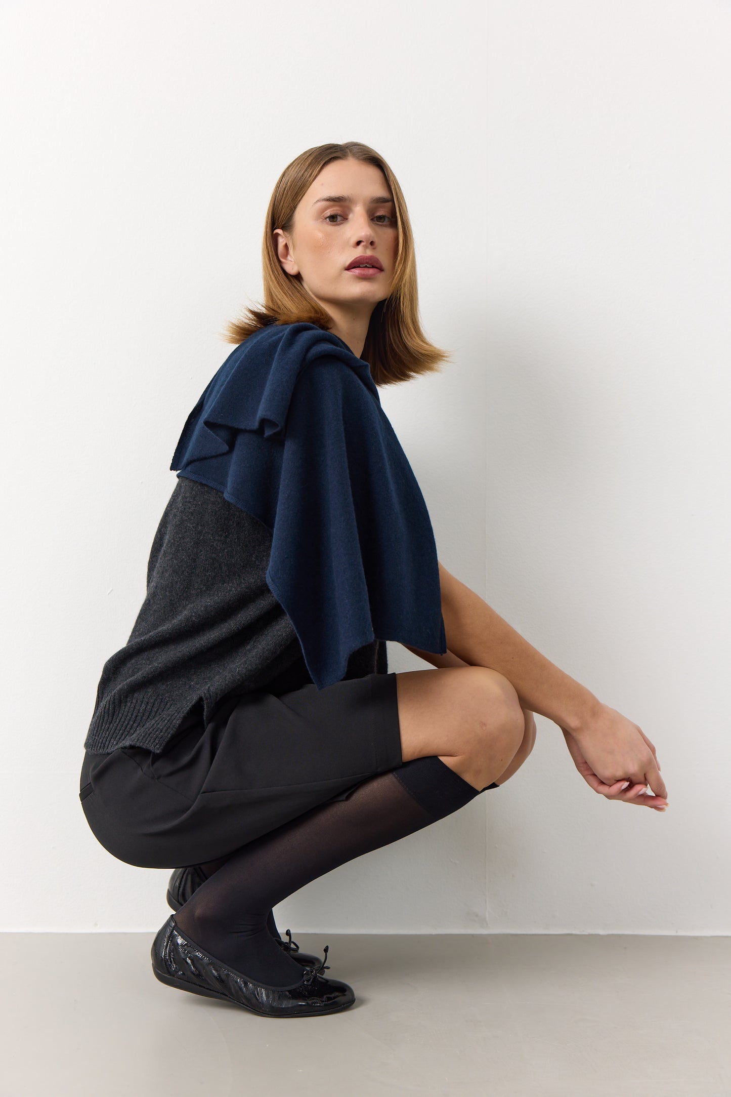Alfa - klassisk halsduk i cashmere - Dark Navy