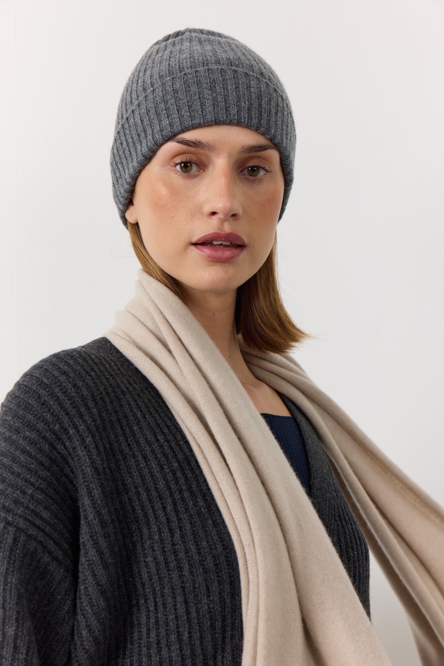 Alfa - klassisk halsduk i cashmere - Sand