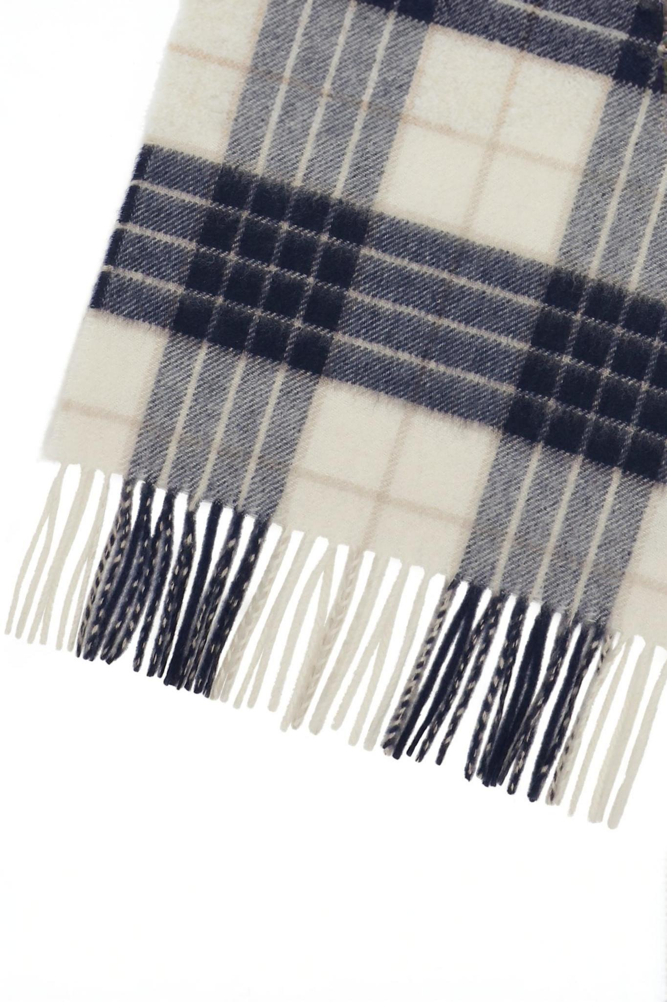Cashmere halsduk med fransar, Skottland - Rutig Tartan Vit och Marinblå