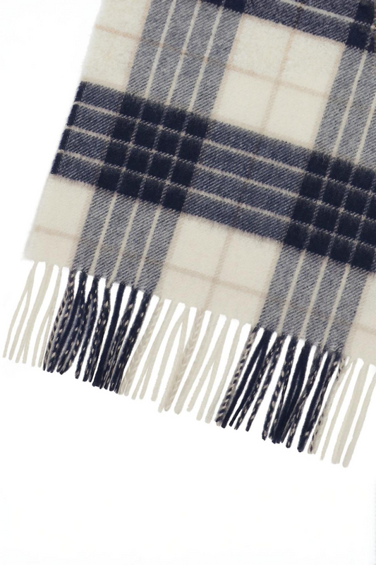 Cashmere halsduk med fransar, Skottland - Rutig Tartan Vit och Marinblå